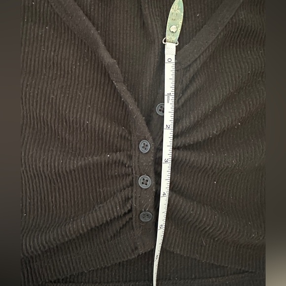 Out from under black Medium crop long sleeve - Picture 8 of 10